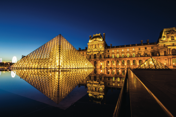 Paříž - Louvre v noci